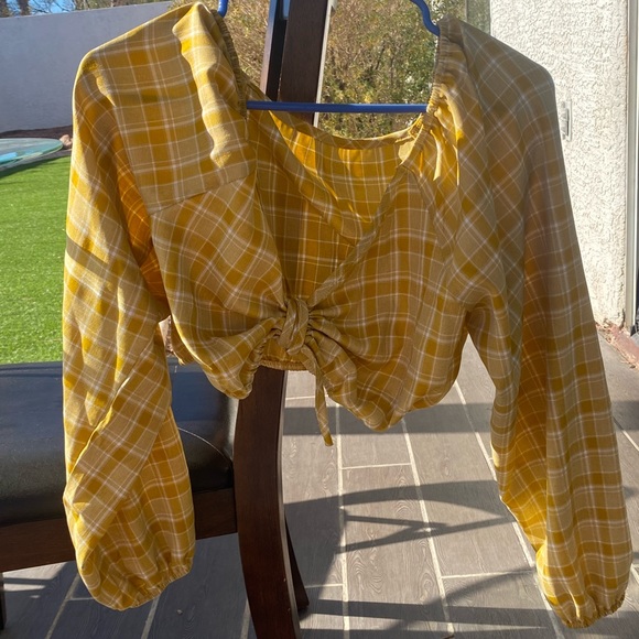 Yellow plaid long sleeve cropped tied shirt - Picture 1 of 5
